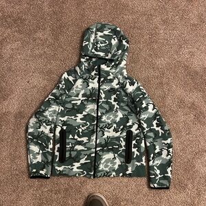 Nike Tech Kids Size XL